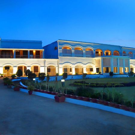 Chanakya Bnr Hotel Пури Экстерьер фото