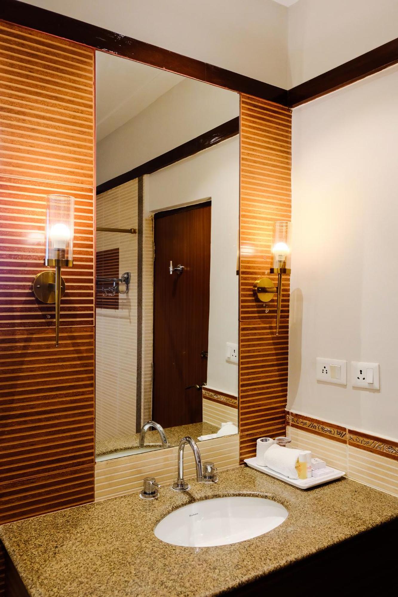 Chanakya Bnr Hotel Пури Экстерьер фото